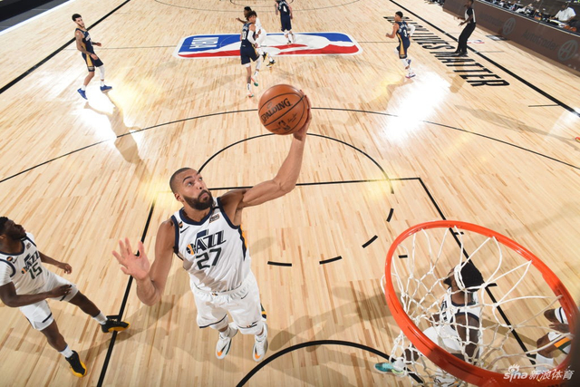 他在与顶级 他在与顶级