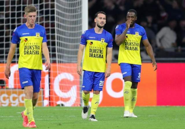 唐斯台湾之行热情高涨，女友支持无遗展现好身材